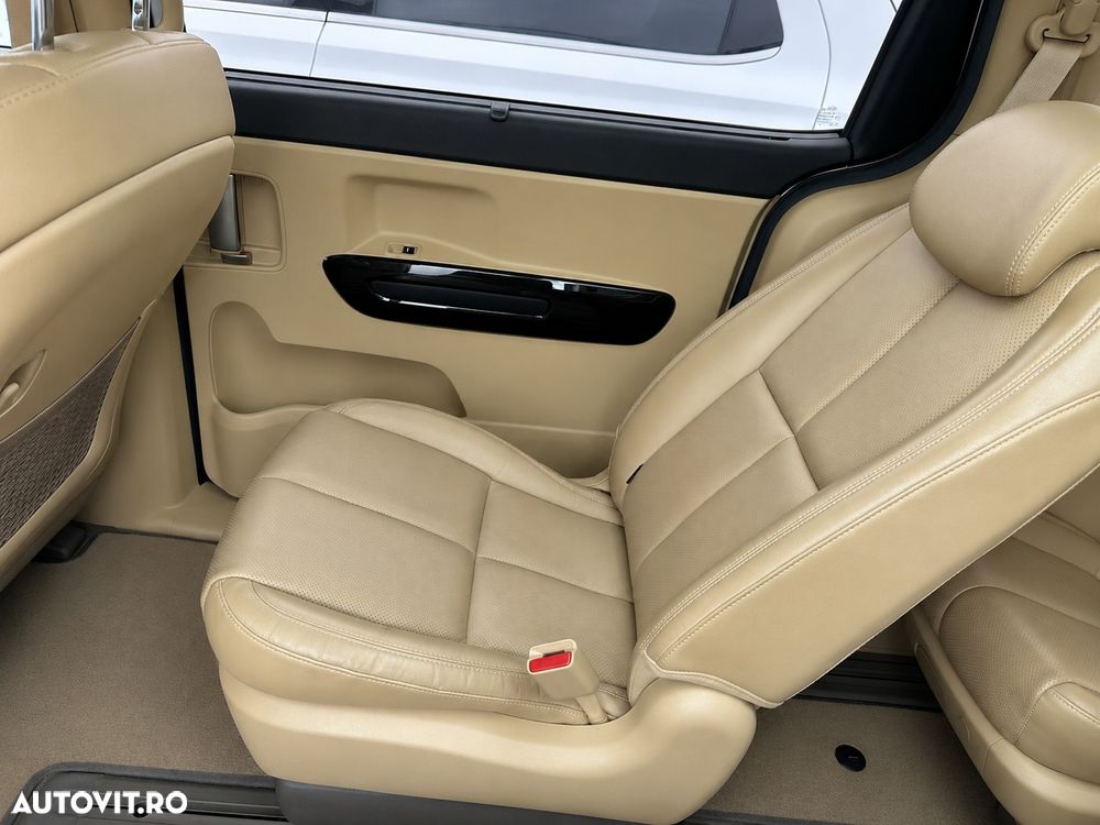 Kia Carnival - 10