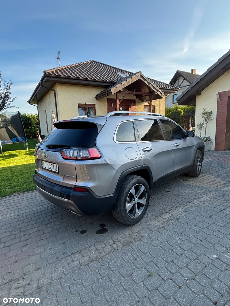 Jeep Cherokee - 4