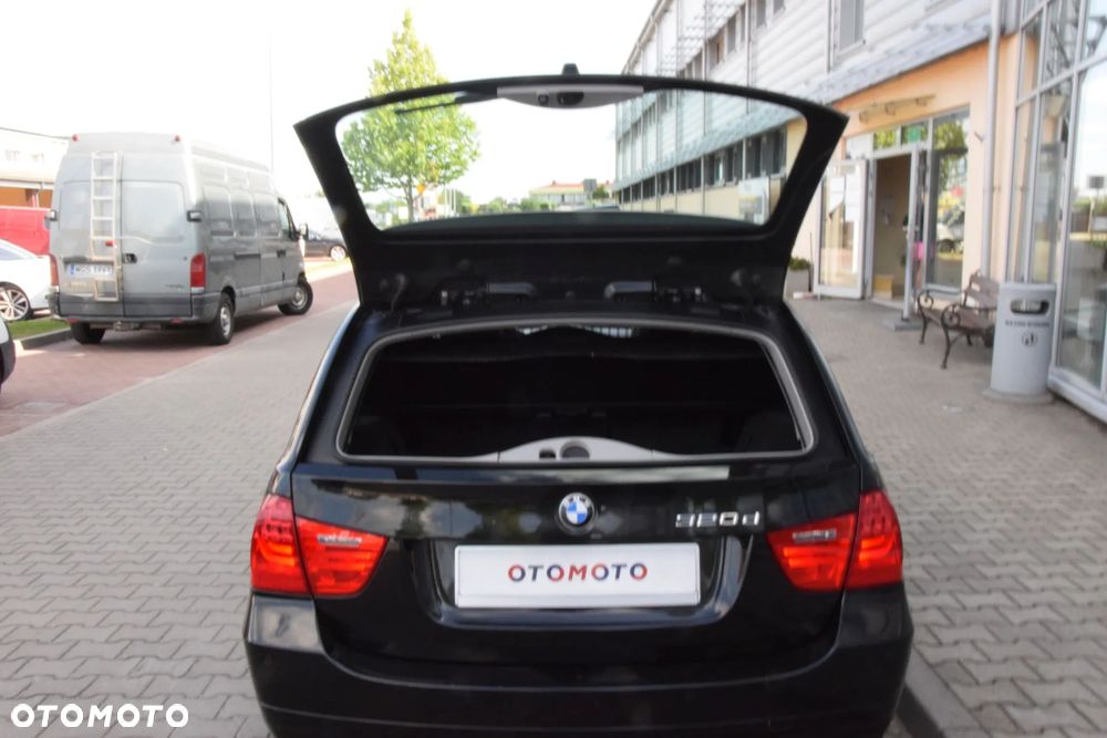 BMW Seria 3 320d xDrive DPF - 33