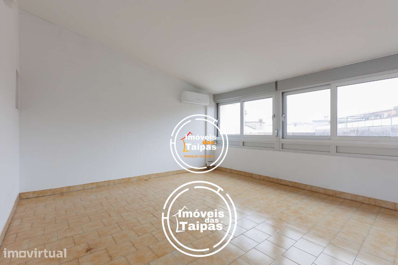 Vende-se Apartamento Duplex Centro das Taipas - Grande imagem: 2/20