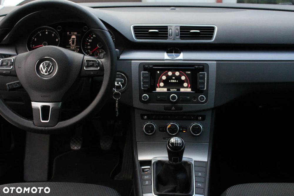 Volkswagen Passat - 13