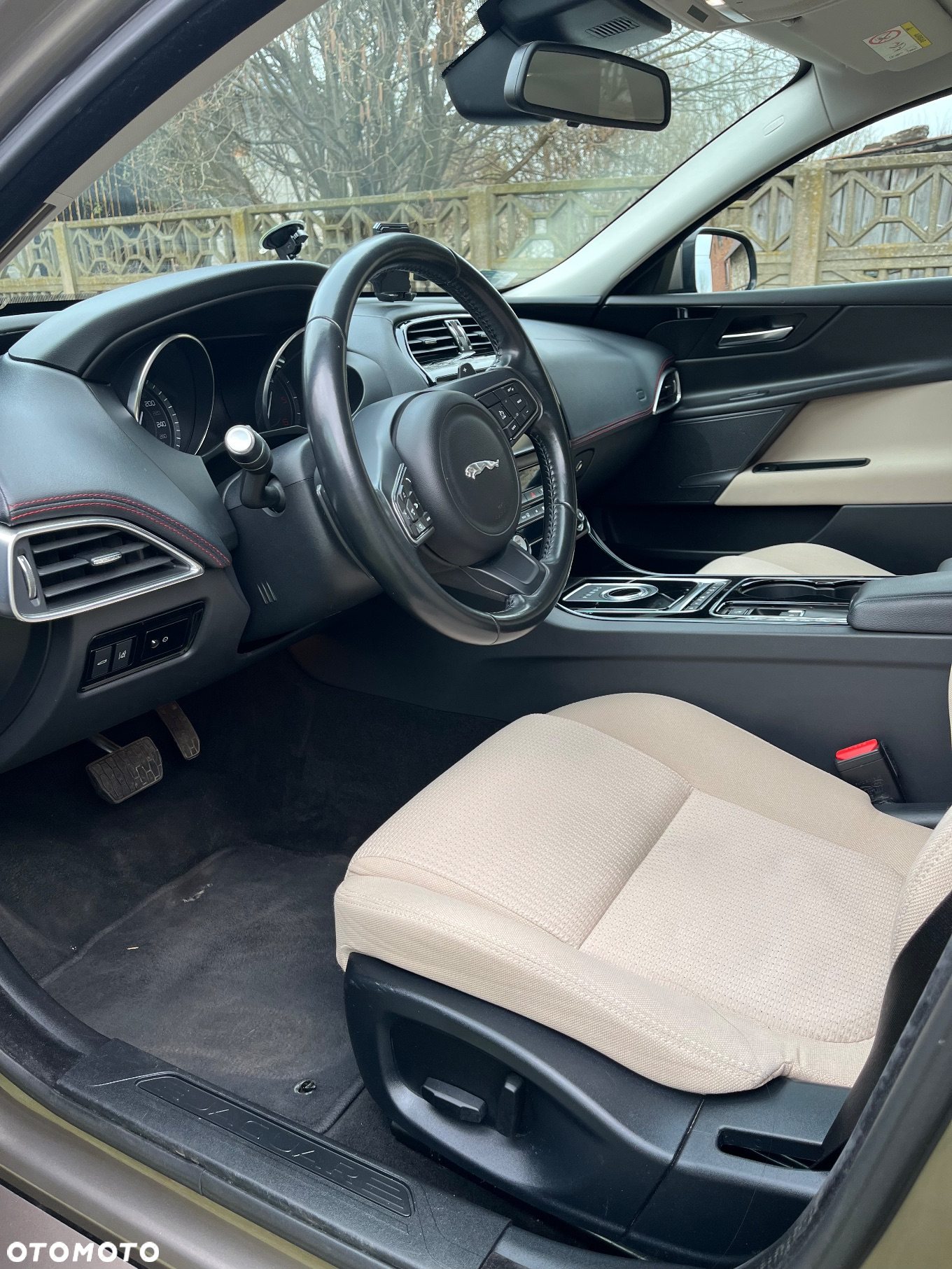 Jaguar XE 2.0 D Pure - 16