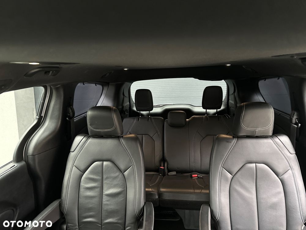 Chrysler Pacifica - 23