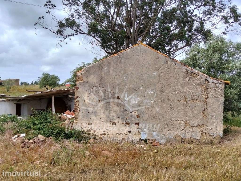 Prédio Misto em S. Francisco Da Serra - Grande imagem: 4/33