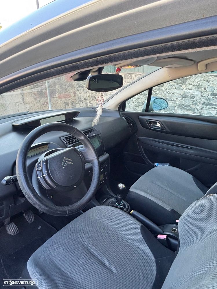 Citroën C4 1.4 16V VTR - 9