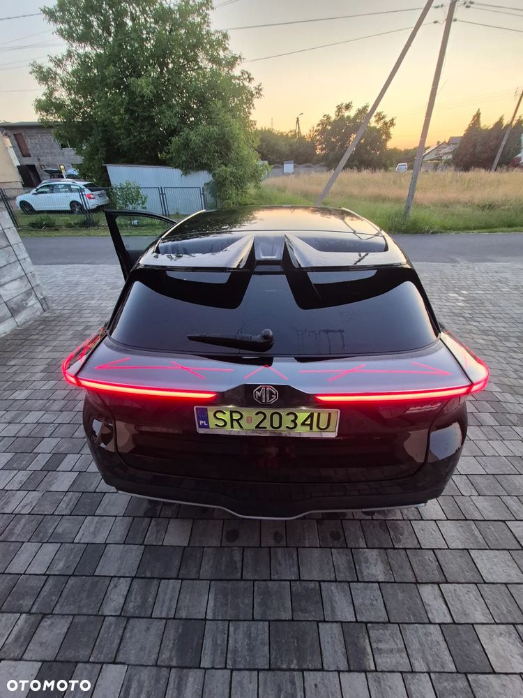 MG 4 Luxury 64 kWh - 10