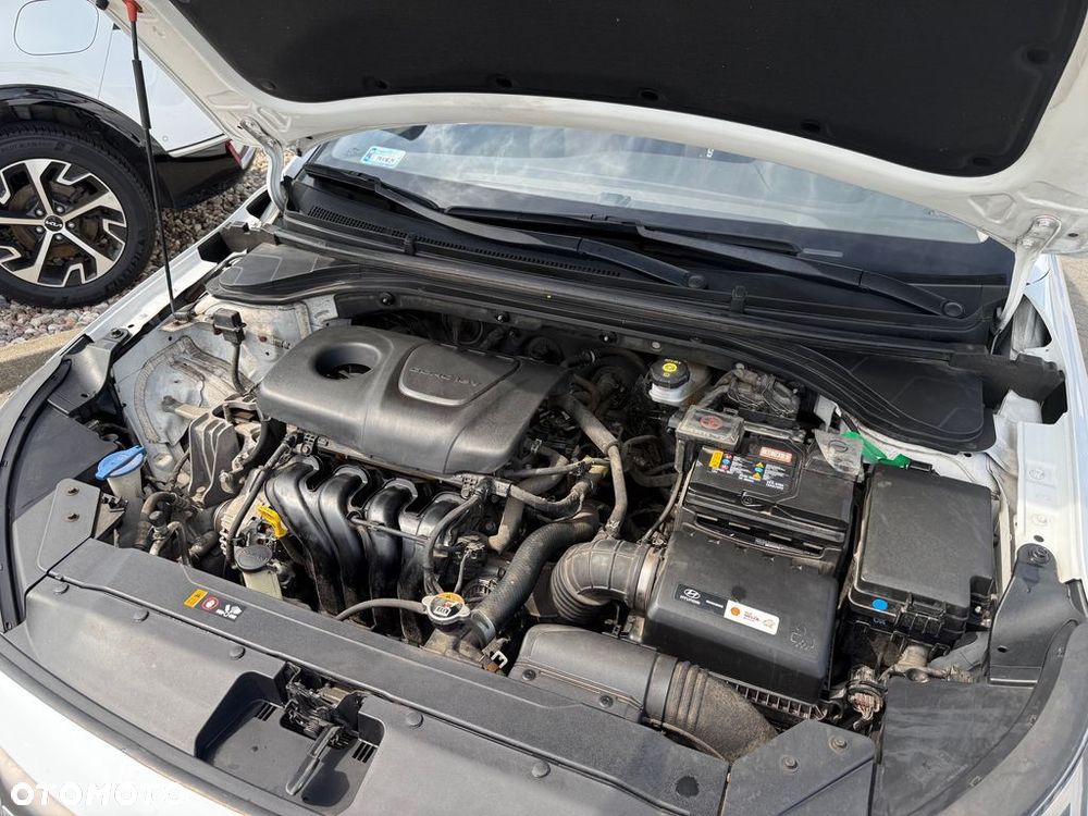 Hyundai Elantra 1.6 Classic Plus - 22