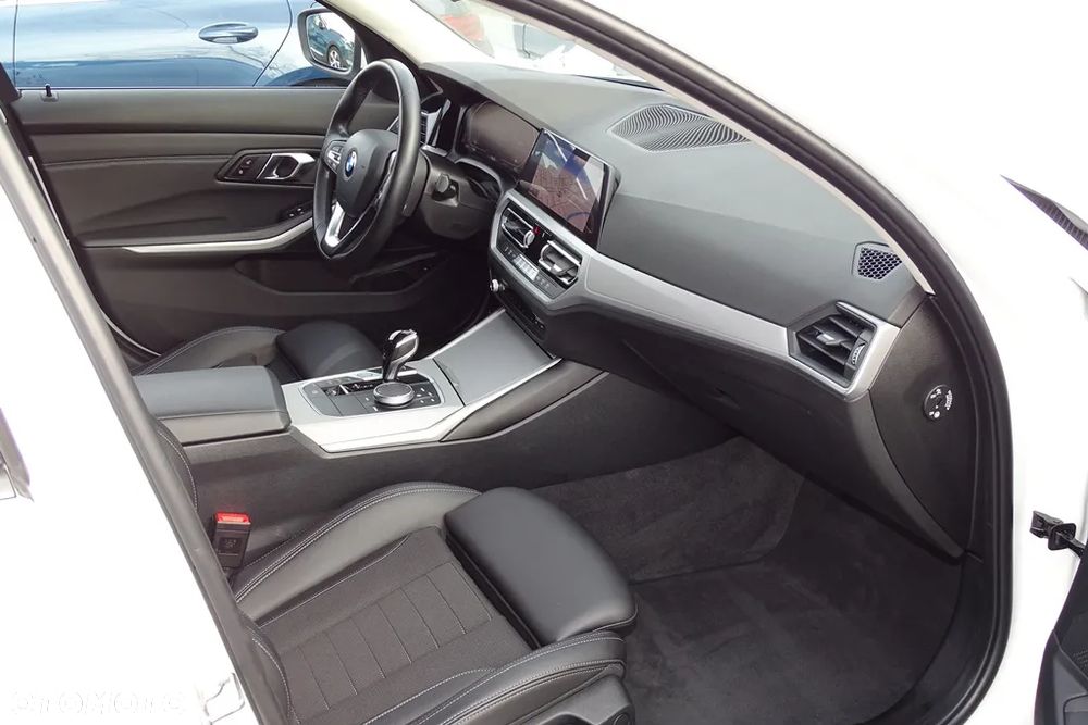 BMW Seria 3 318d Edition Luxury Line Purity - 40