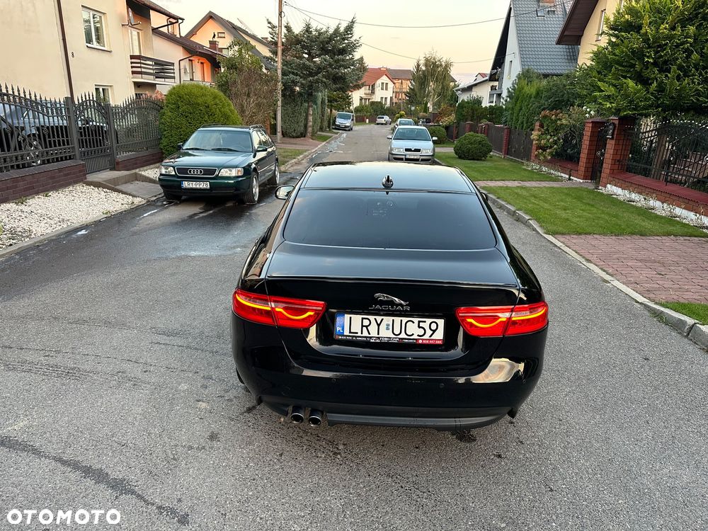 Jaguar XE 2.0 D R-Sport - 9