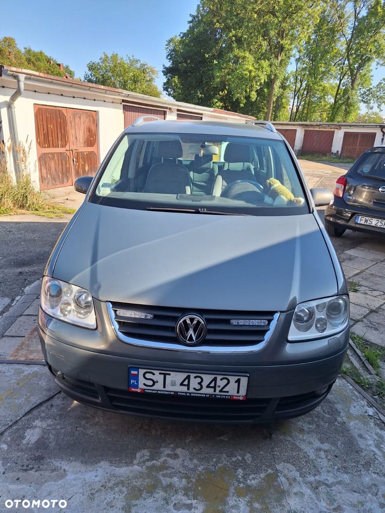 Volkswagen Touran - 1