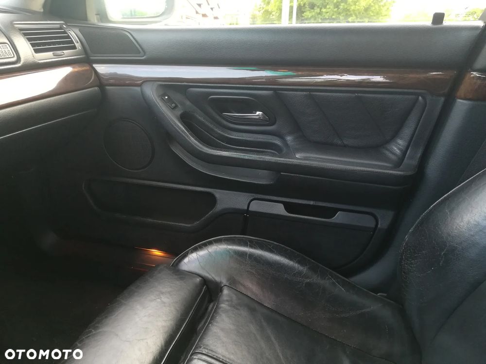 BMW Seria 7 750i - 14