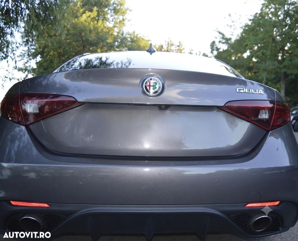 Alfa Romeo Giulia 2.0 Turbo 16V AT8 Veloce - 16