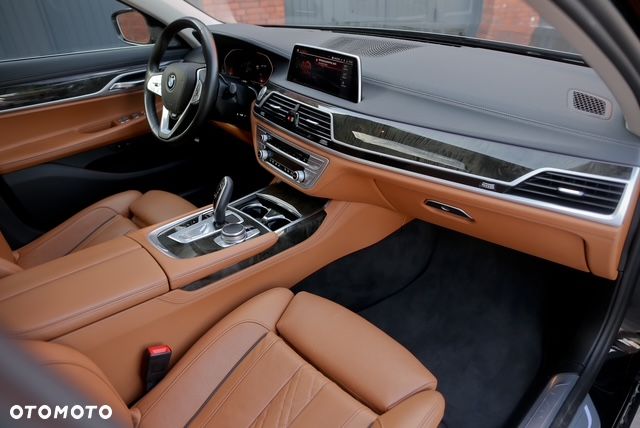 BMW Seria 7 750Li xDrive - 13