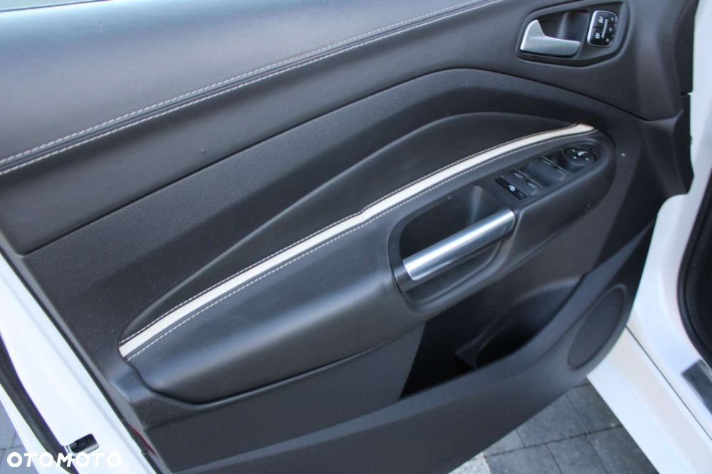 Ford Kuga 1.5 EcoBoost 2x4 Vignale - 24