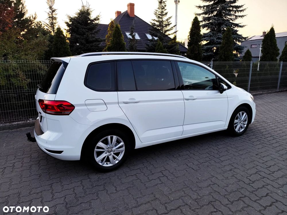 Volkswagen Touran - 4