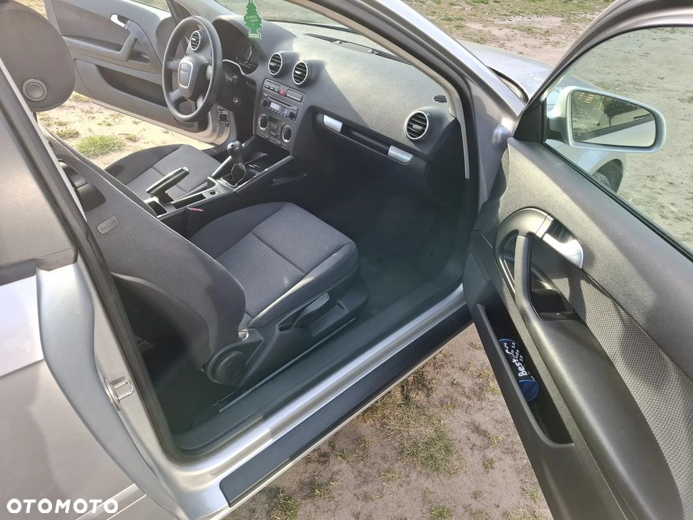 Audi A3 3-drzwiowe 1.6 Ambition - 16