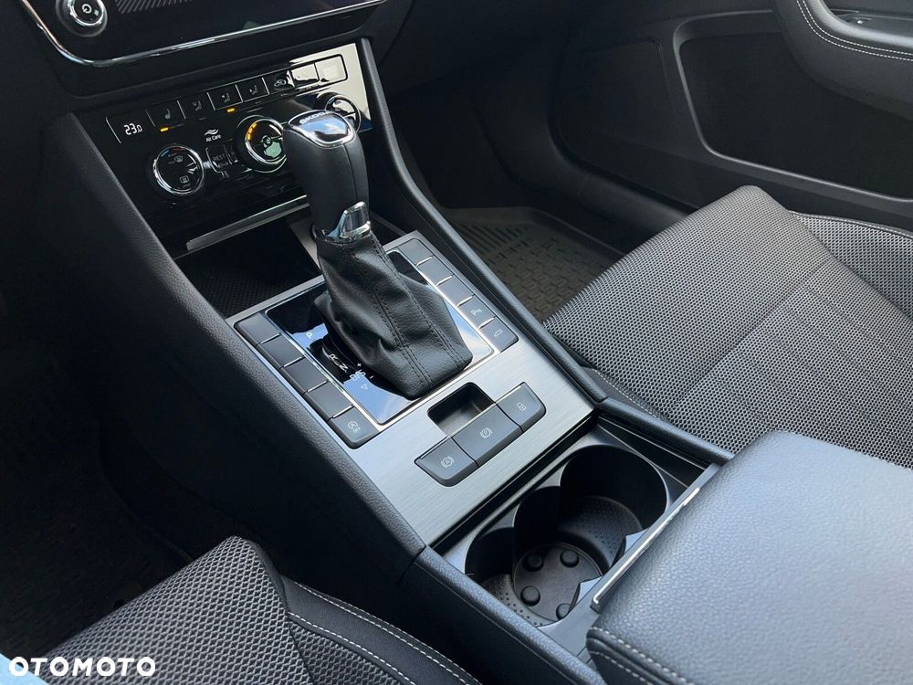 Skoda Superb 2.0 TDI SCR Style DSG - 26