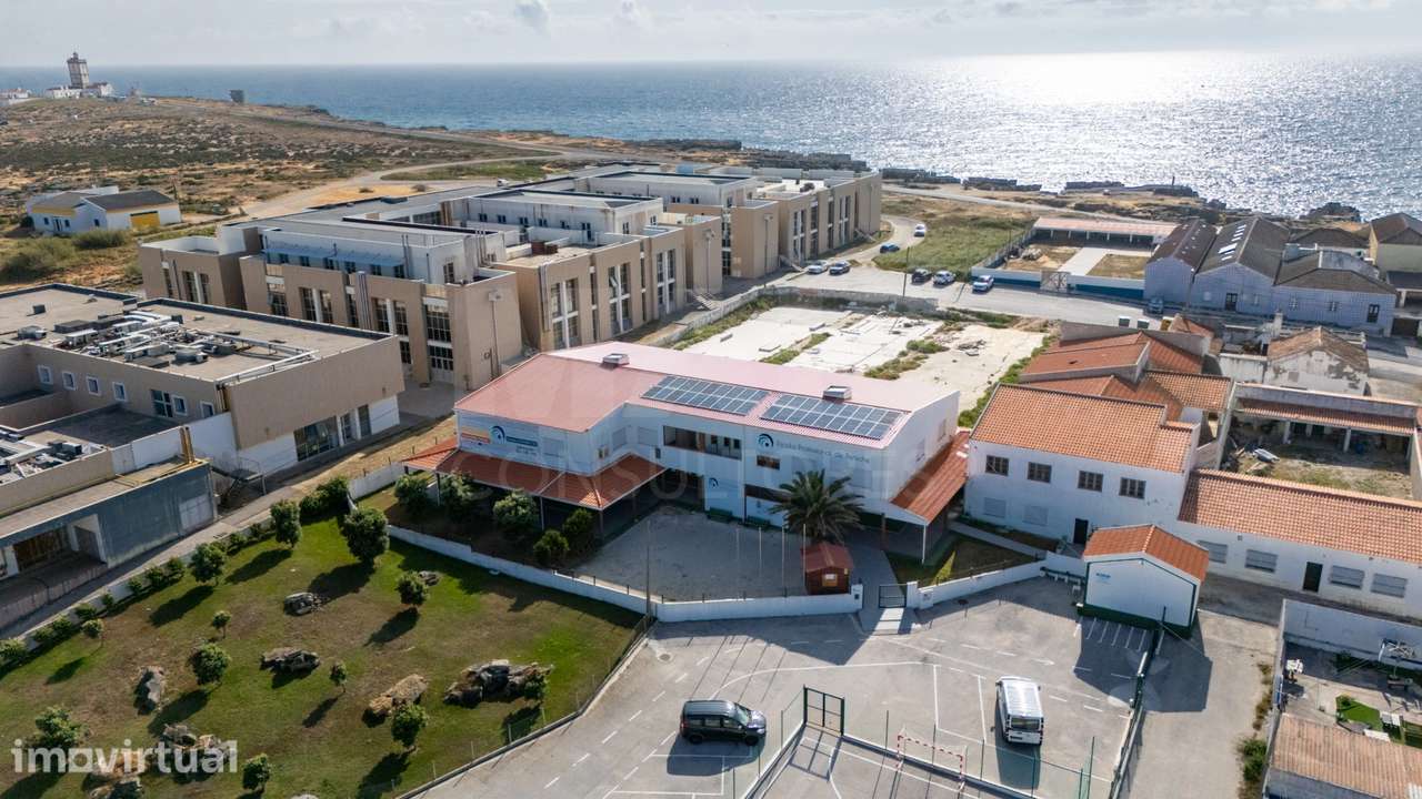 Edifício de 2 pisos em lote de 3750m2 em Peniche - Grande imagem: 2/20
