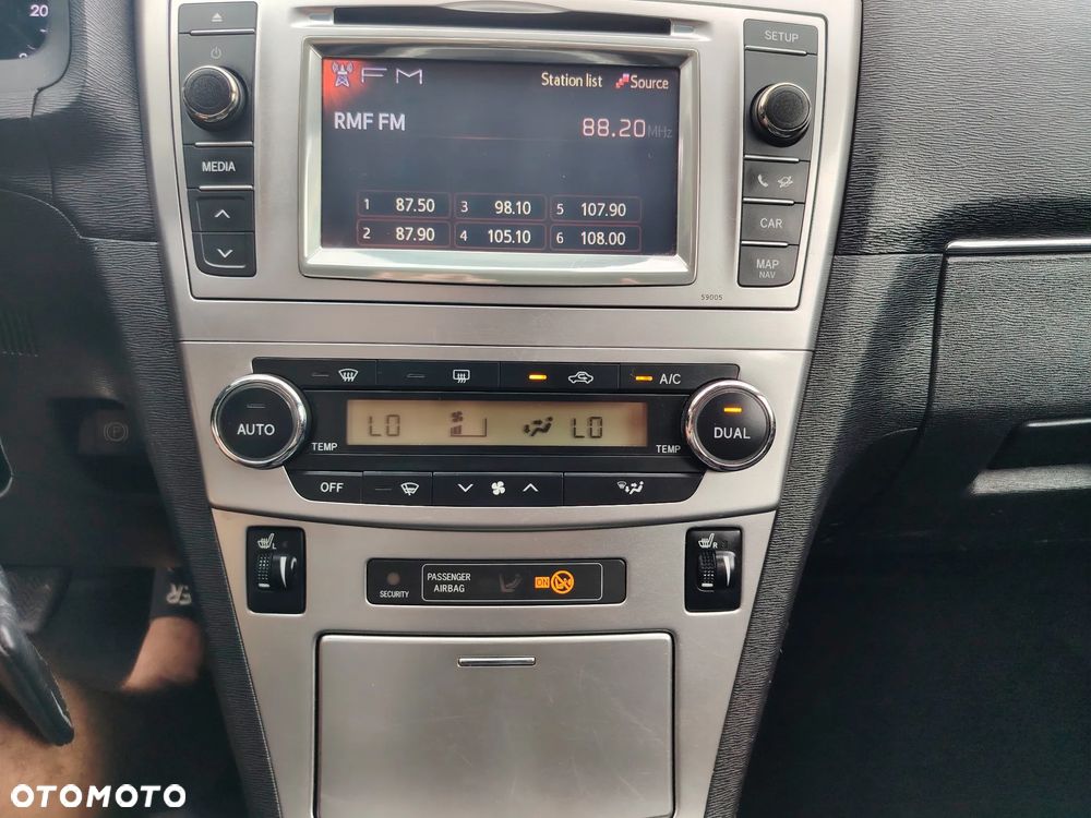 Toyota Avensis 1.8 Sol NAVI - 20