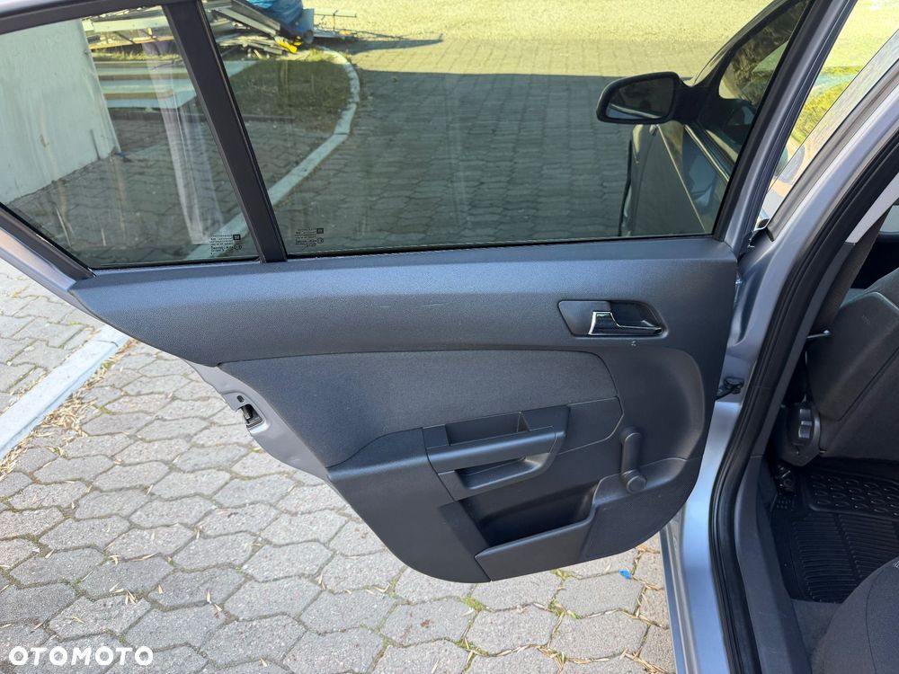 Opel Astra 1.6 Style - 22