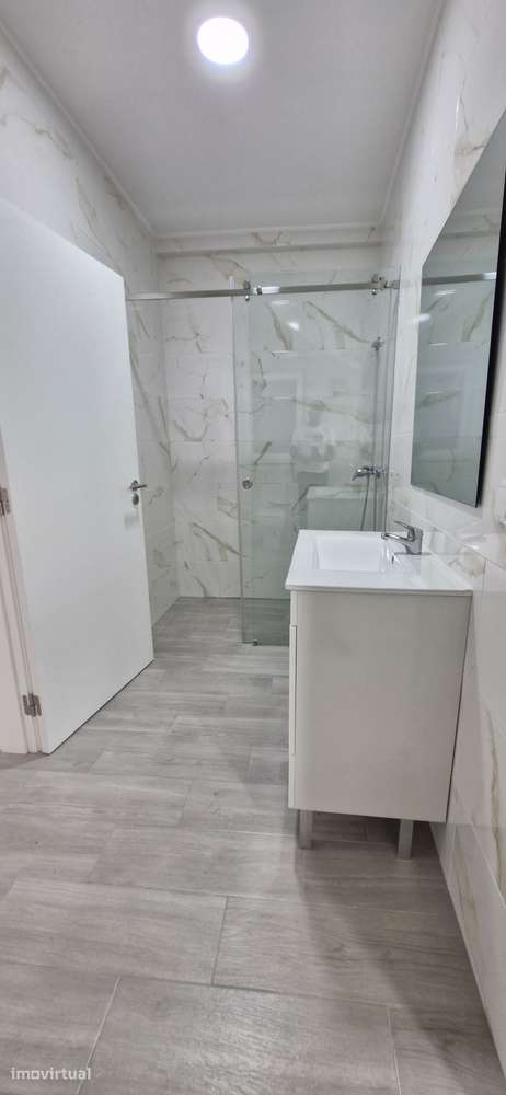 Moradia T5 isolada com garagem, jardim e vista campo - Grande imagem: 3/27