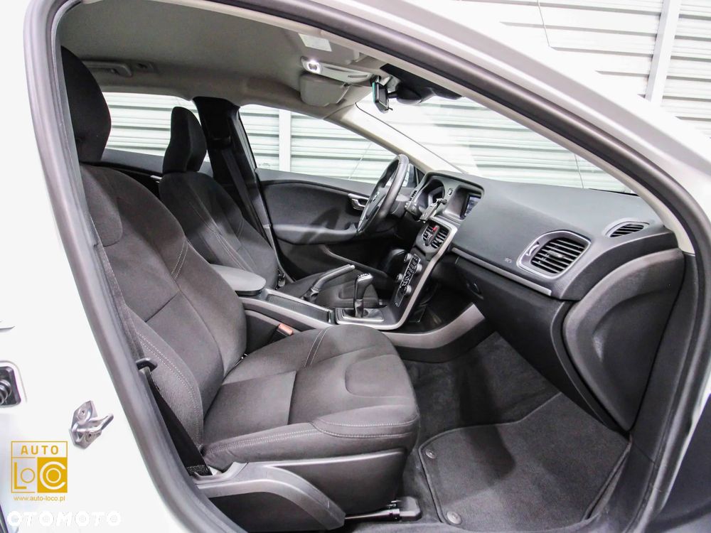 Volvo V40 T3 Drive-E Momentum - 10