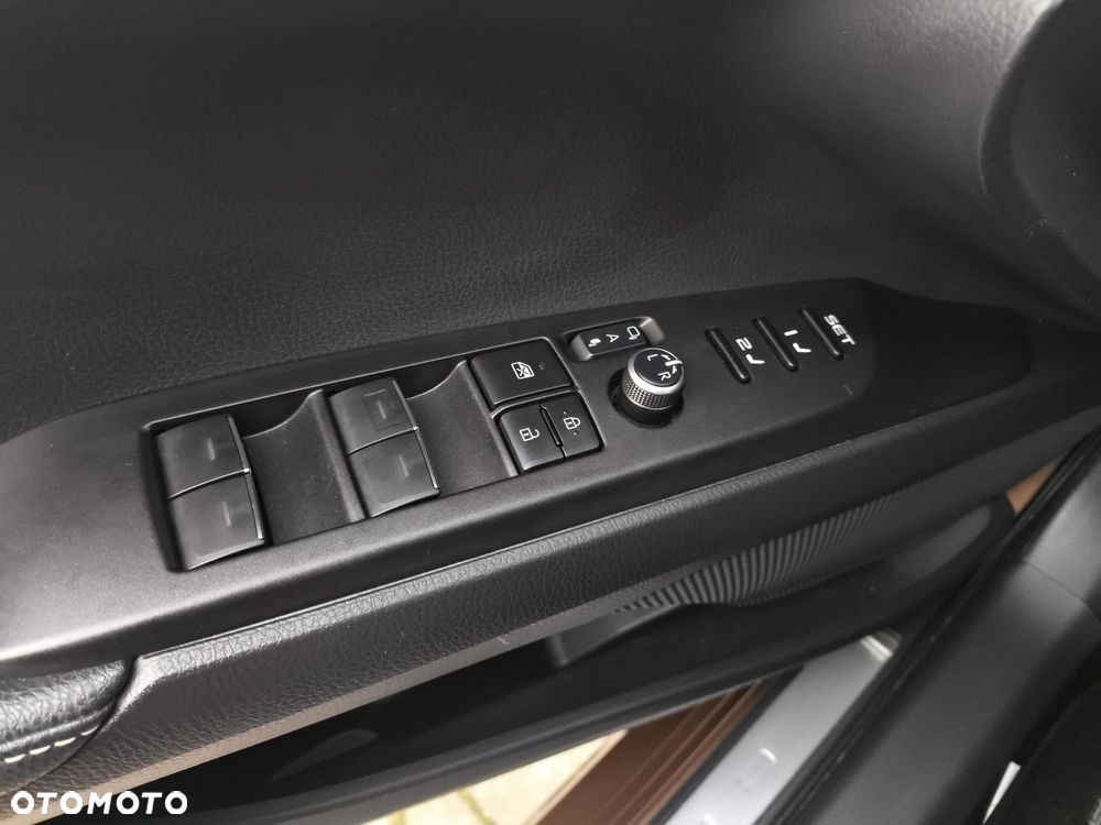 Toyota Camry - 21
