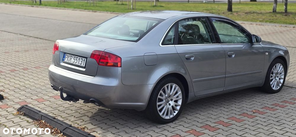 Audi A4 Limousine - 8