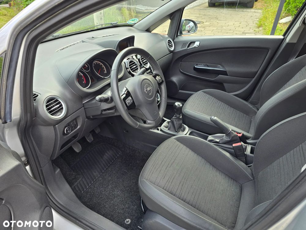 Opel Corsa 1.2 16V Essentia - 10