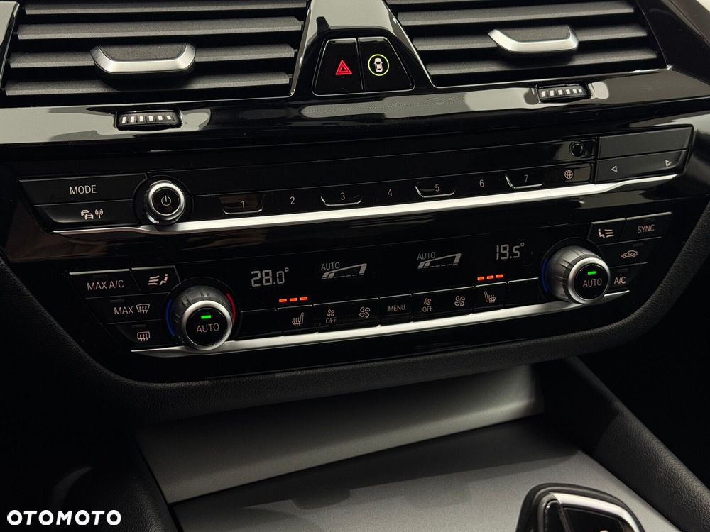 BMW Seria 5 520i - 23