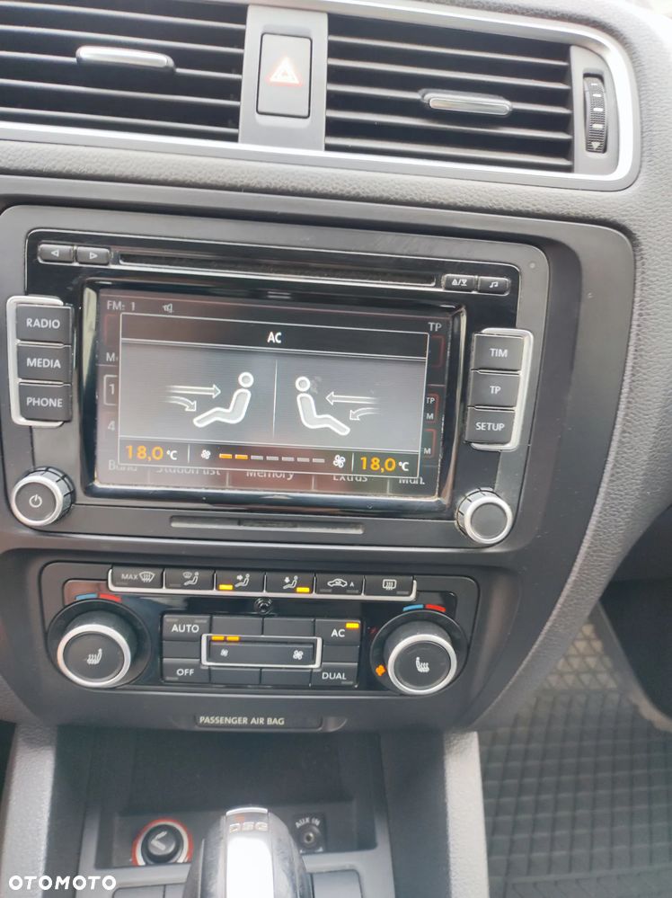 Volkswagen Jetta 2.0 TDI Highline DSG - 31