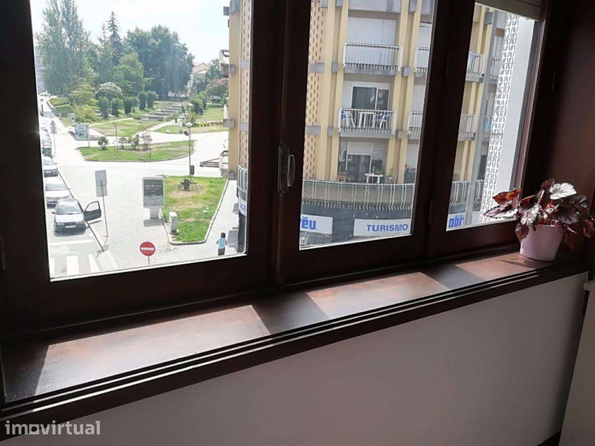 Quarto - localizado em Mafamude Porto - Grande imagem: 3/26