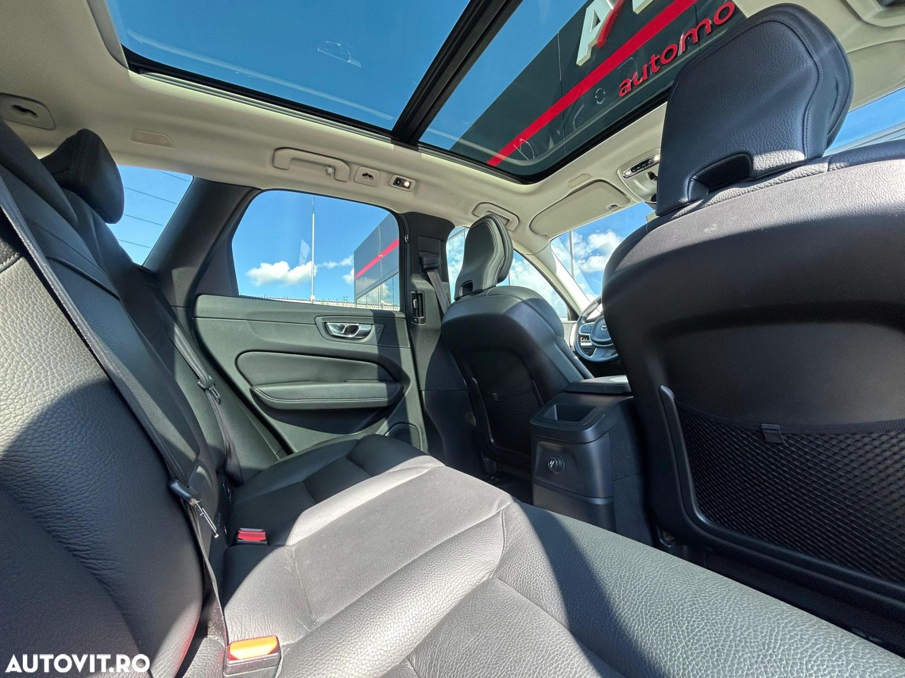 Volvo XC 60 T8 Twin Engine AWD Geartronic Momentum - 18