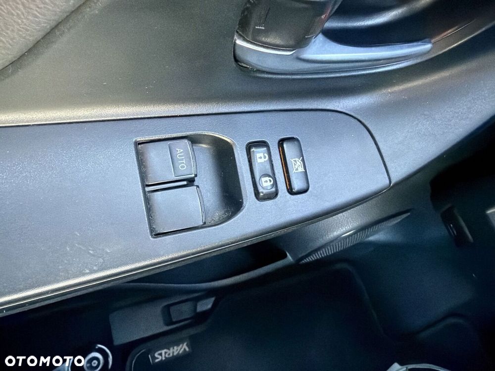 Toyota Yaris 1.5 Premium CVT - 22