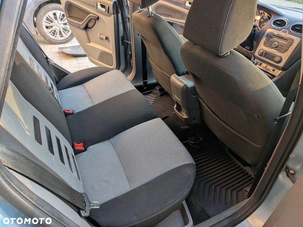 Ford Focus 1.6 Ambiente - 9