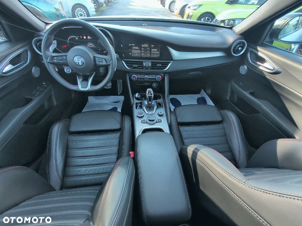 Alfa Romeo Giulia 2.0 Turbo Competizione Q4 - 8