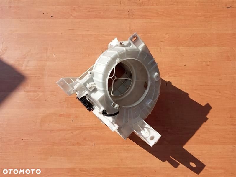 OBUDOWA WENTYLATORA NAWIEWU MAZDA RX 8 EUROPA - 2