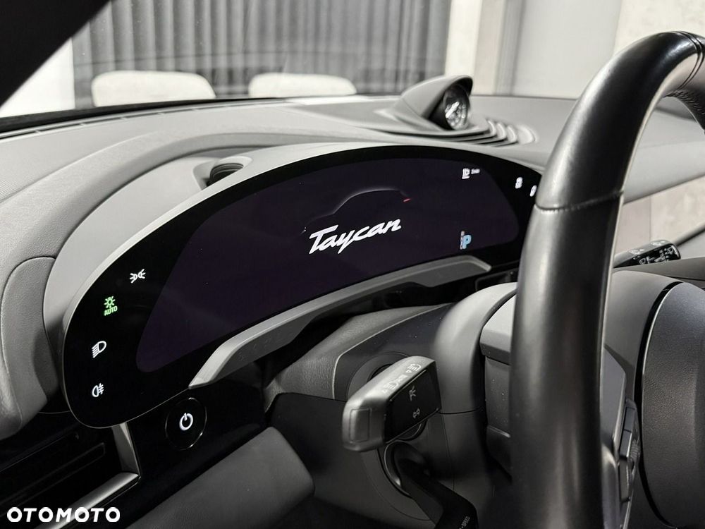 Porsche Taycan Performance Plus - 12
