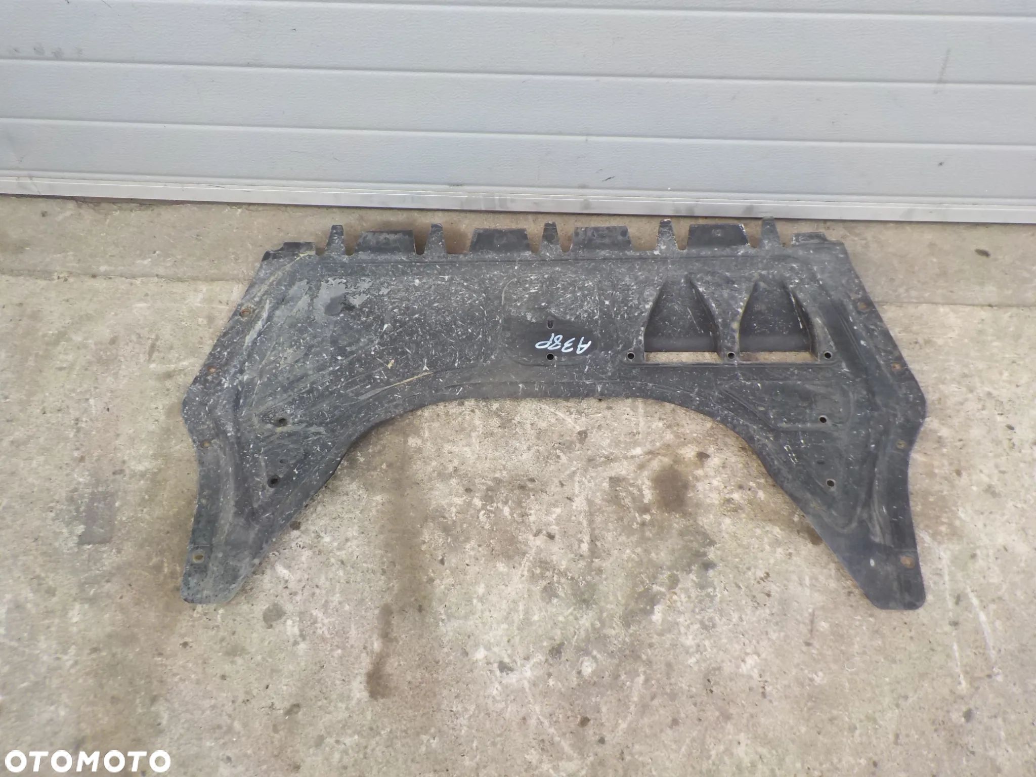 AUDI A3 8P OSŁONA SILNIKA DOLNA - 1
