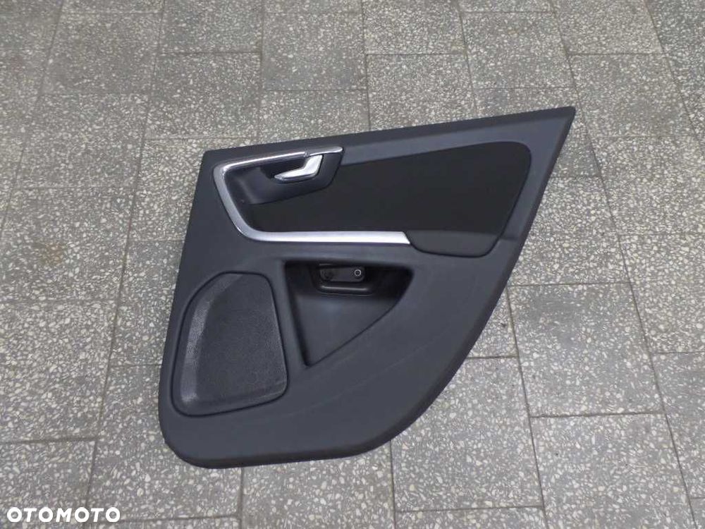 VOLVO S60 II 10-17 TAPICERKA BOCZEK DRZWI PRAWY TYL - 1