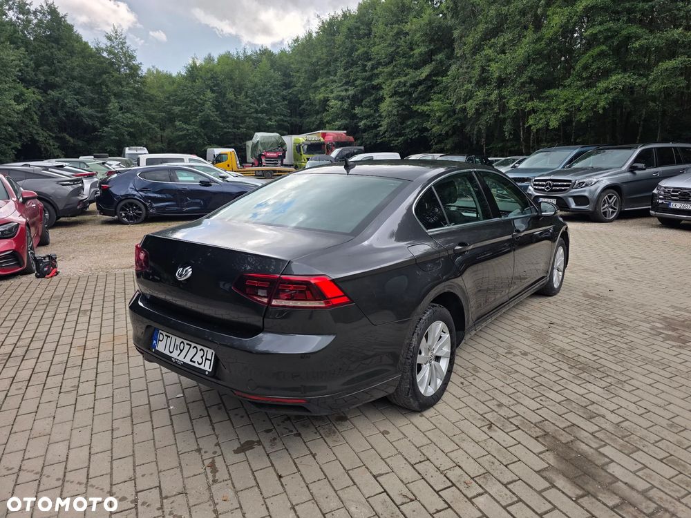 Volkswagen Passat - 10