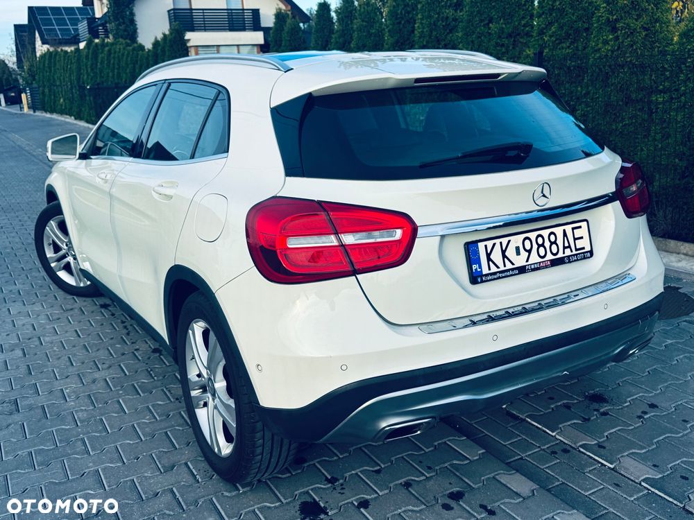 Mercedes-Benz GLA 200 Urban - 11