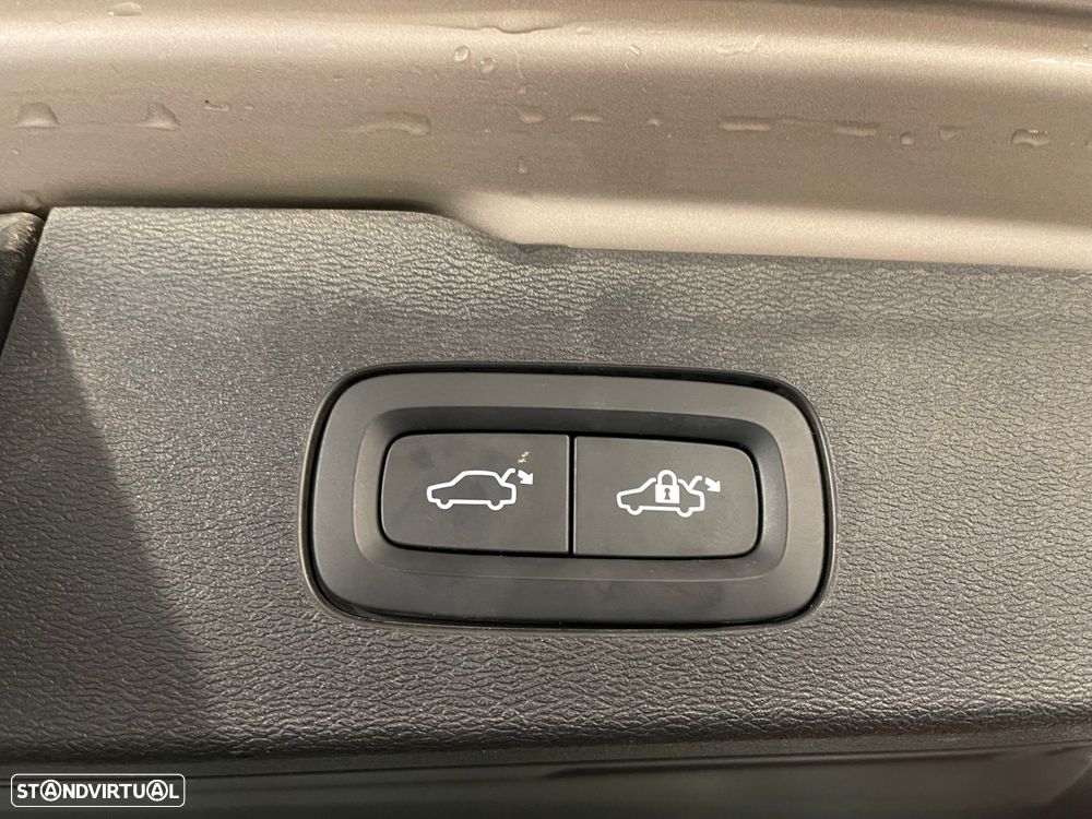 Volvo V60 2.0 B4 Momentum Geartronic - 28