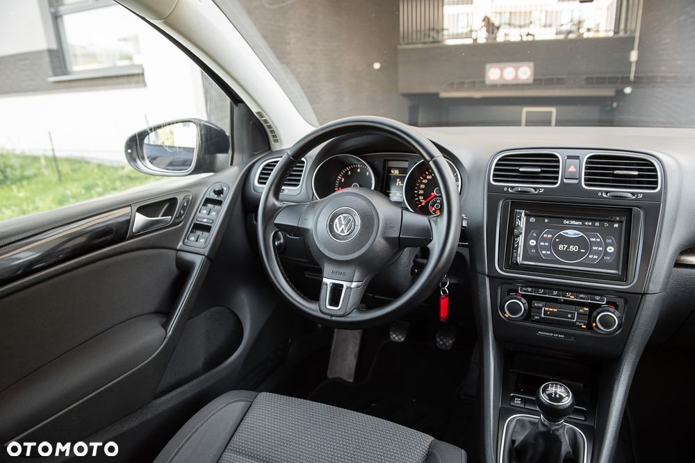 Volkswagen Golf - 22