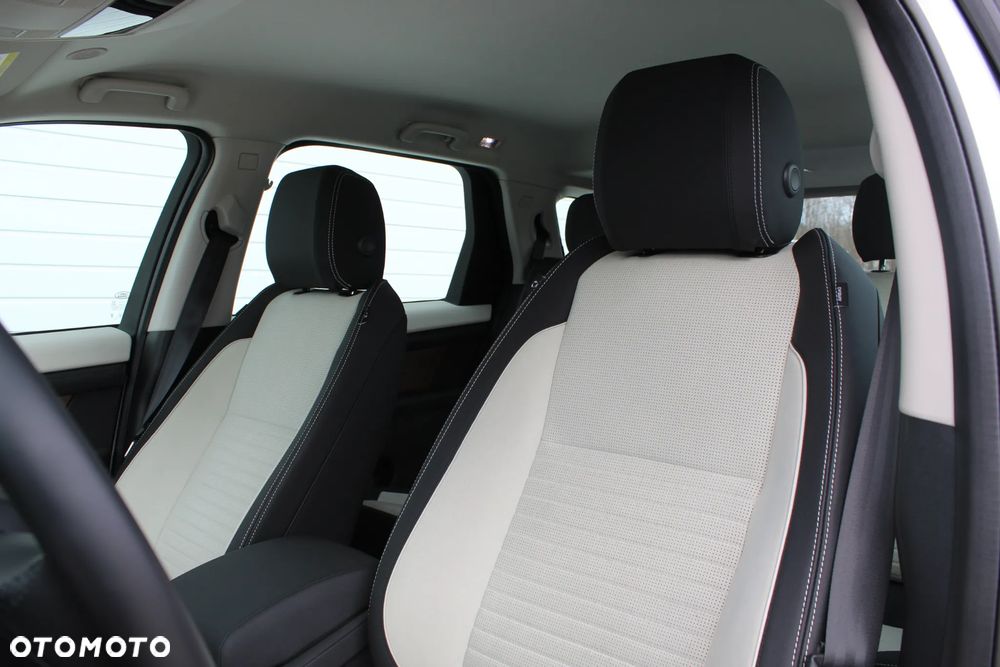 Land Rover Discovery Sport - 11
