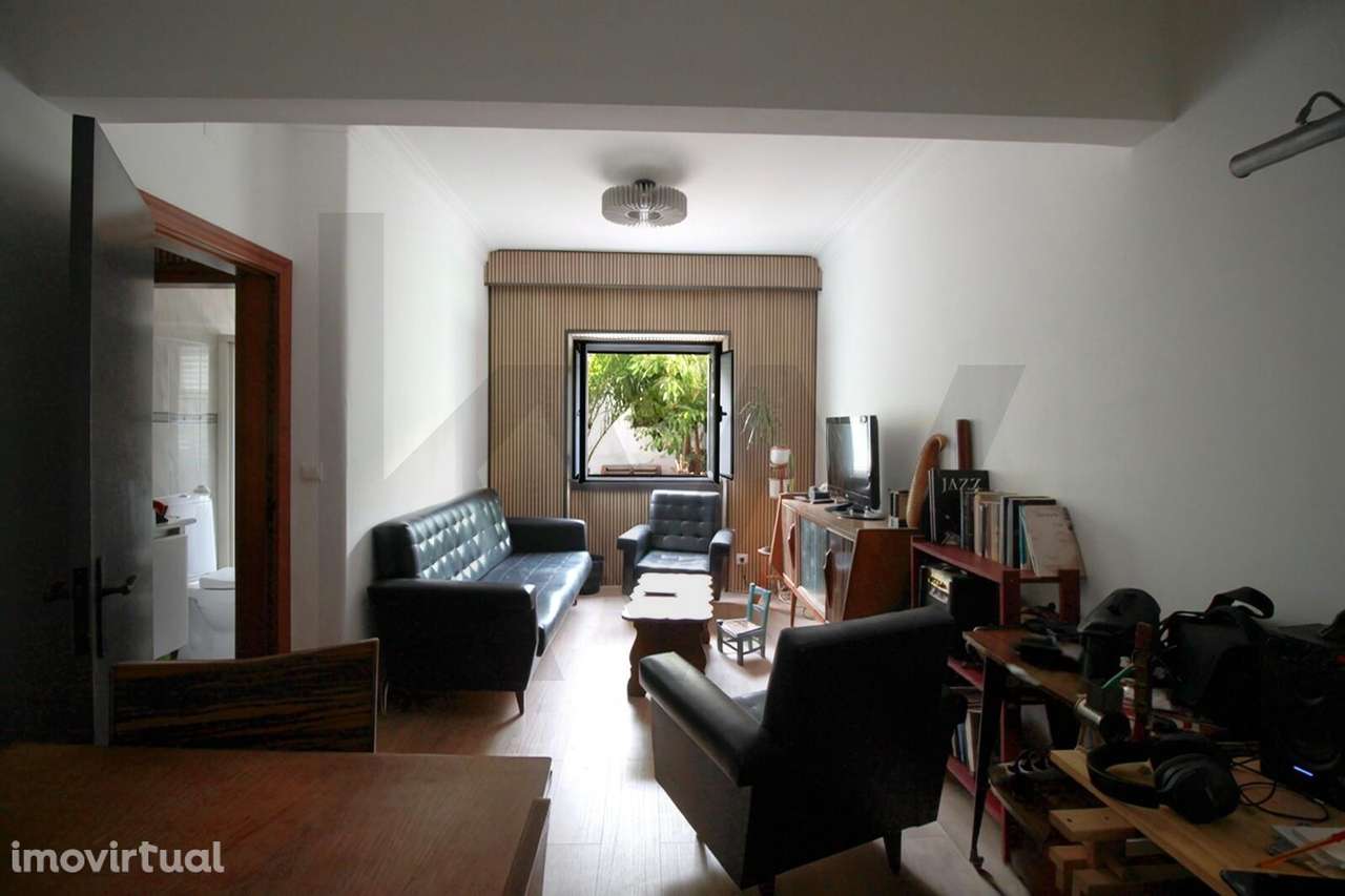 T2 Remodelado com Jardim e Anexo T1 em Portas de Benfica - Grande imagem: 2/29