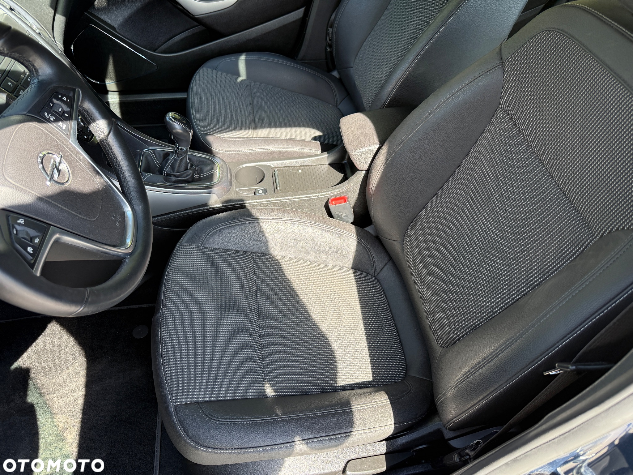 Opel Astra IV 1.4 T Cosmo - 29