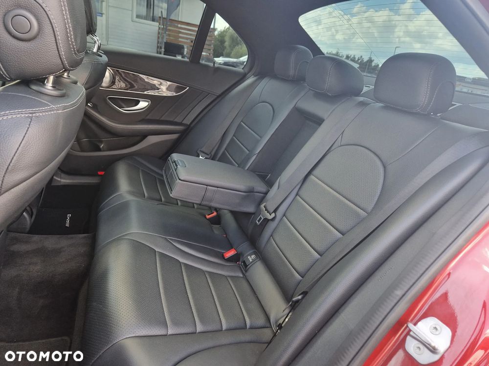 Mercedes-Benz Klasa C 300 T 9G-TRONIC AMG Line - 25