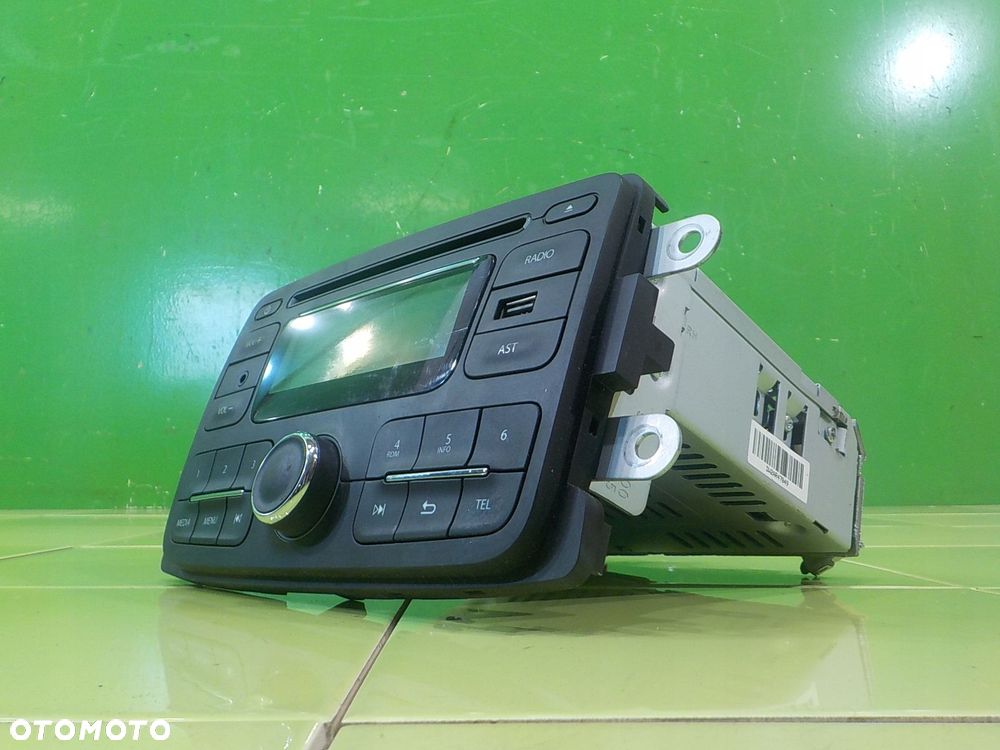 DACIA DUSTER I 1.5 DCI 09r 5D radio CD 281155216R - 3