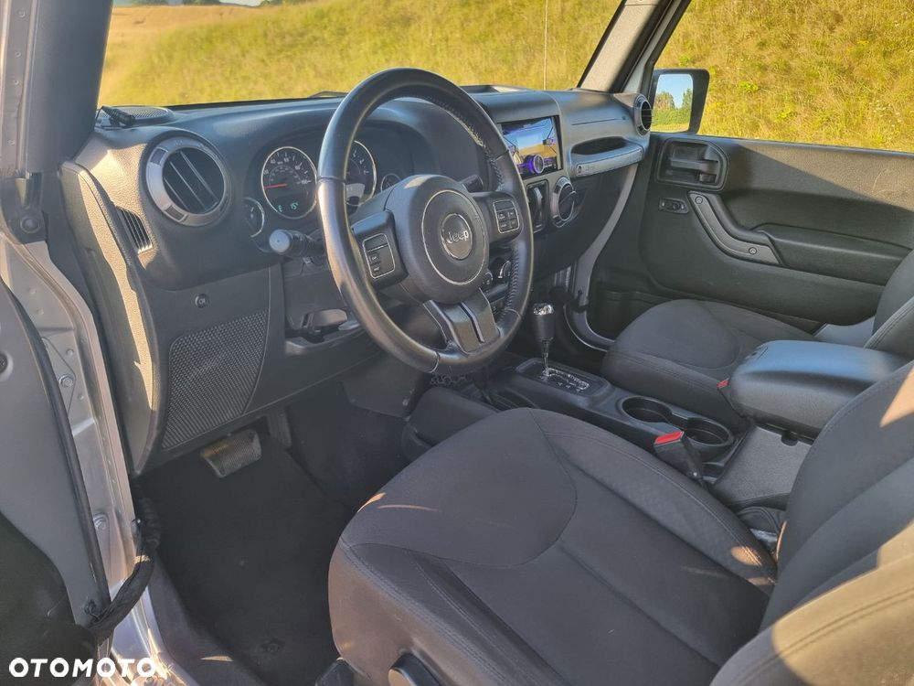Jeep Wrangler - 12